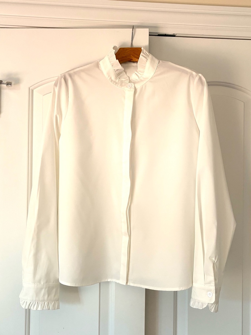 Never Been Worn White Ruffle-Collar Long-Sleeve Blouse